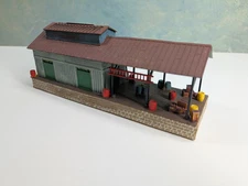 Heljan HO Scale Freight Station READ