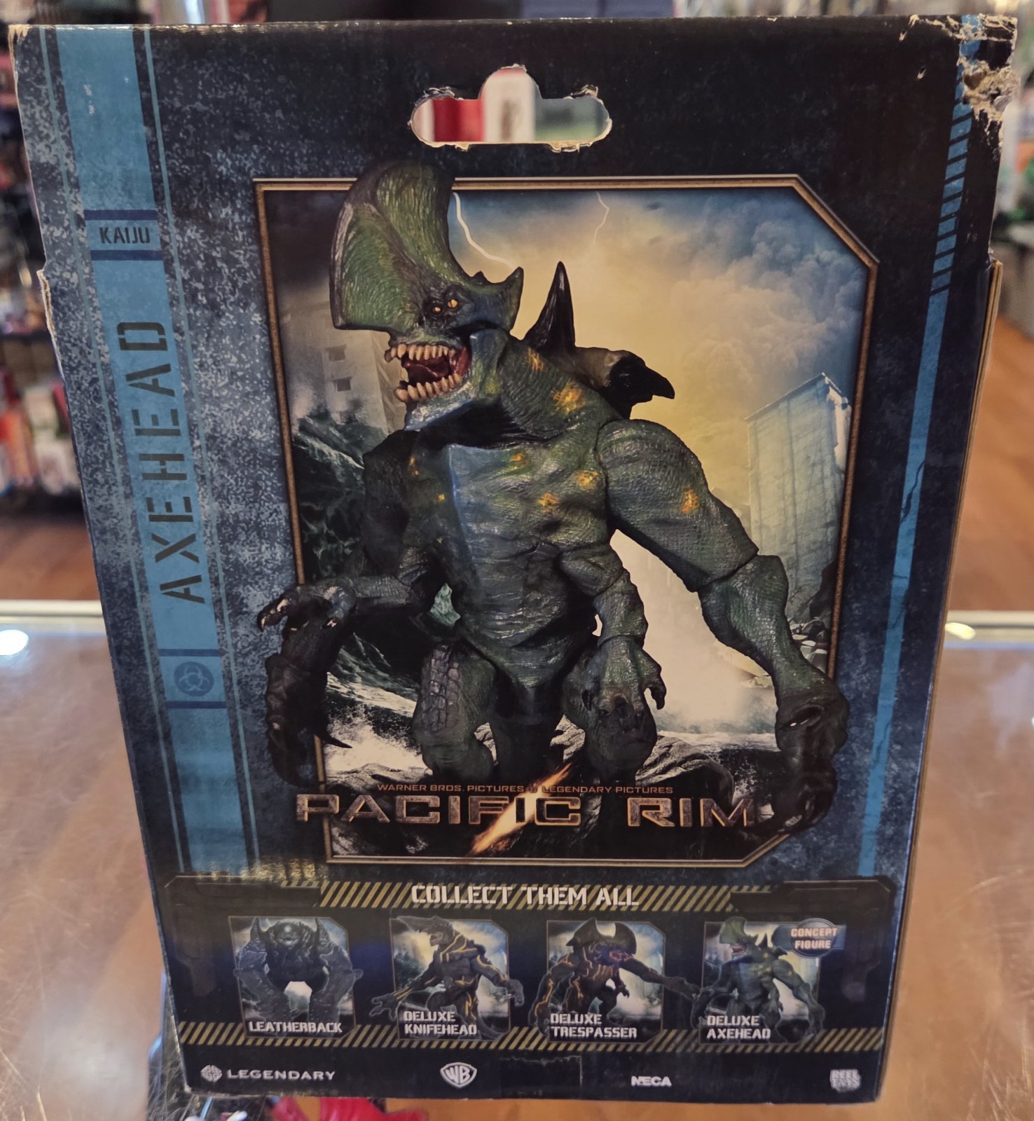 NECA Pacific Rim Kaiju Axehead Ultra Deluxe Movie Monster Action Figure