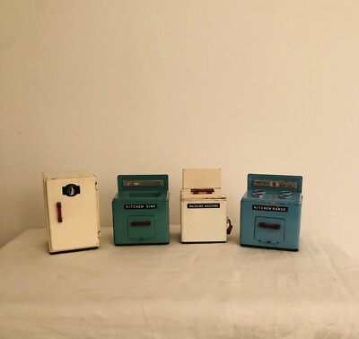 4 wirklich schöne Vintage Artikel Ende 40 er/ 50 er Jahre/ Metall Puppenstubenmöbel