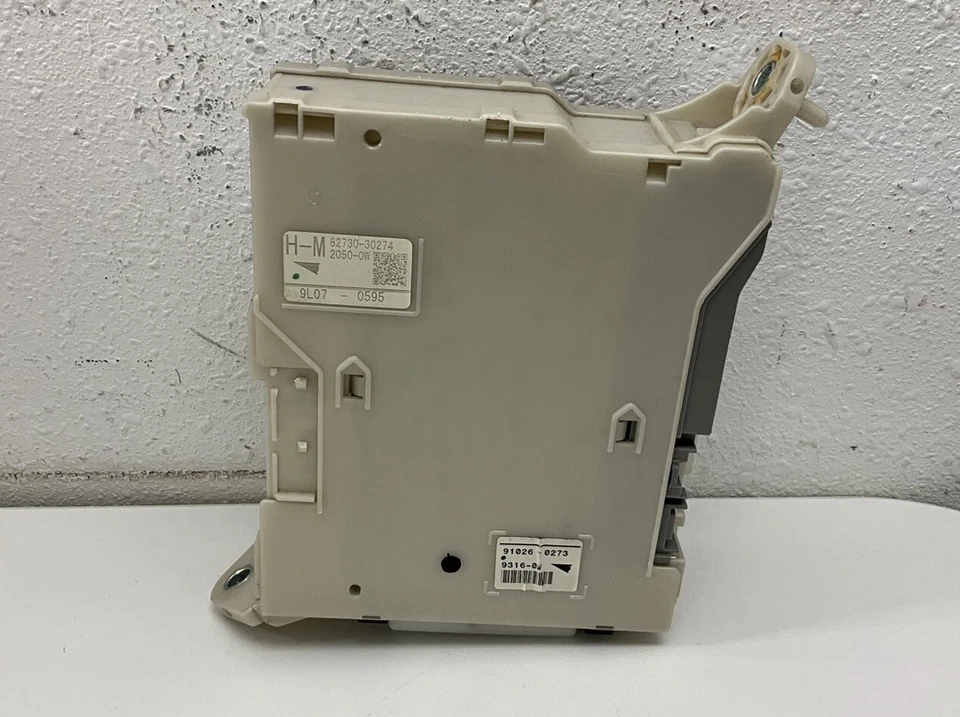 Caja de fusibles Lexus GS350 2010 82730274 OEM Foto 3 de 4