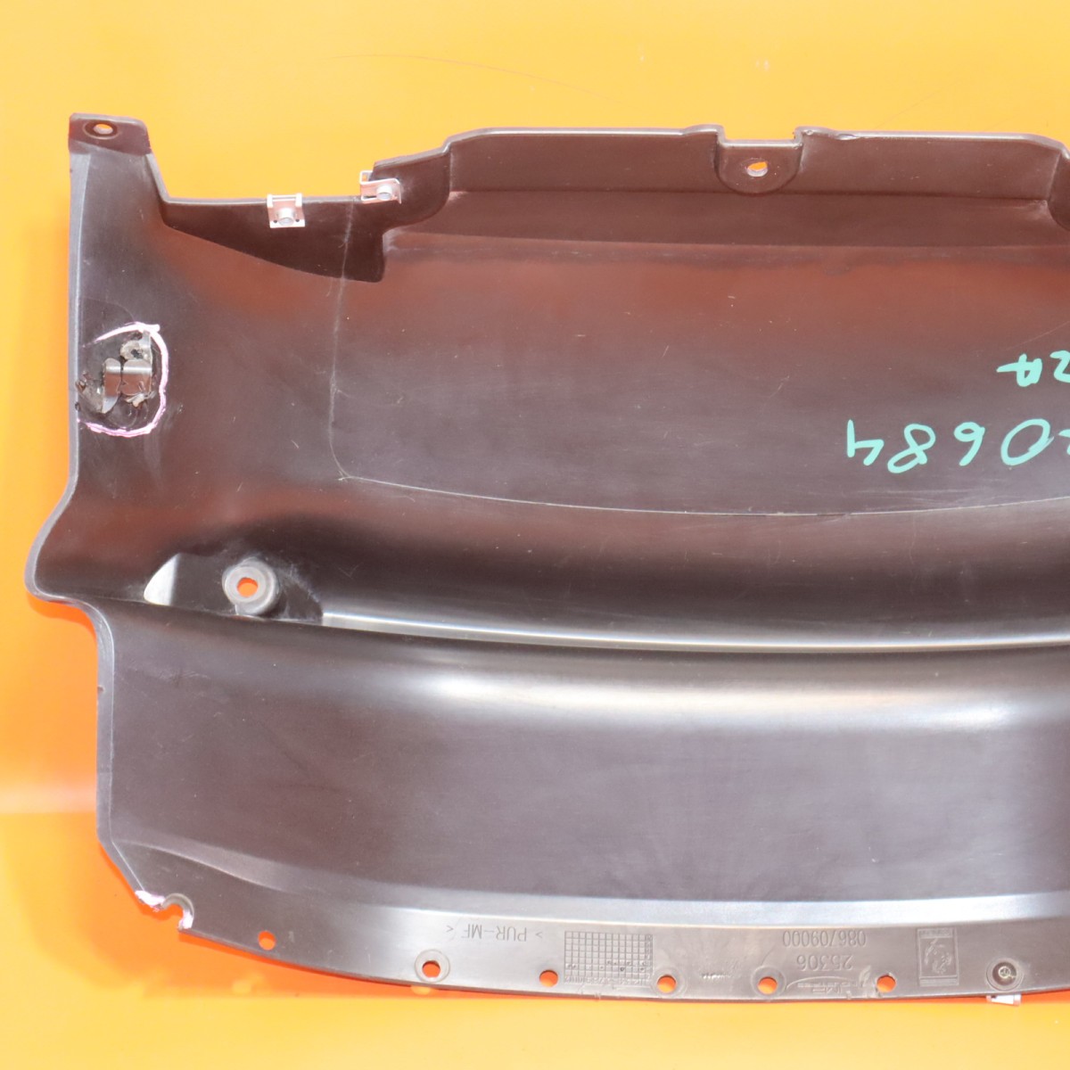 FERRARI 488 GTB SPIDER CENTERAL ZONE CLOSURE FRONT 2016-2018 2019 86709000 OEM