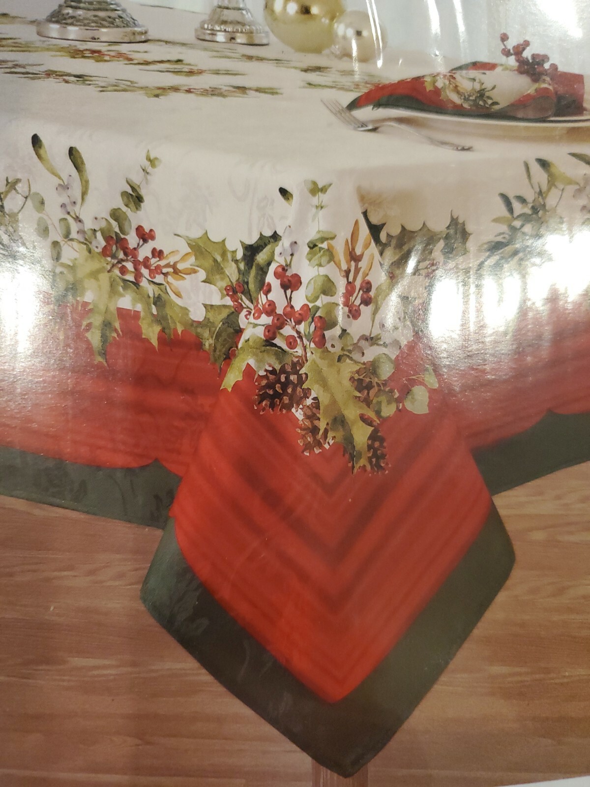 Villeroy & Boch 60” x 84” oblong Vintage Holly Christmas Holiday