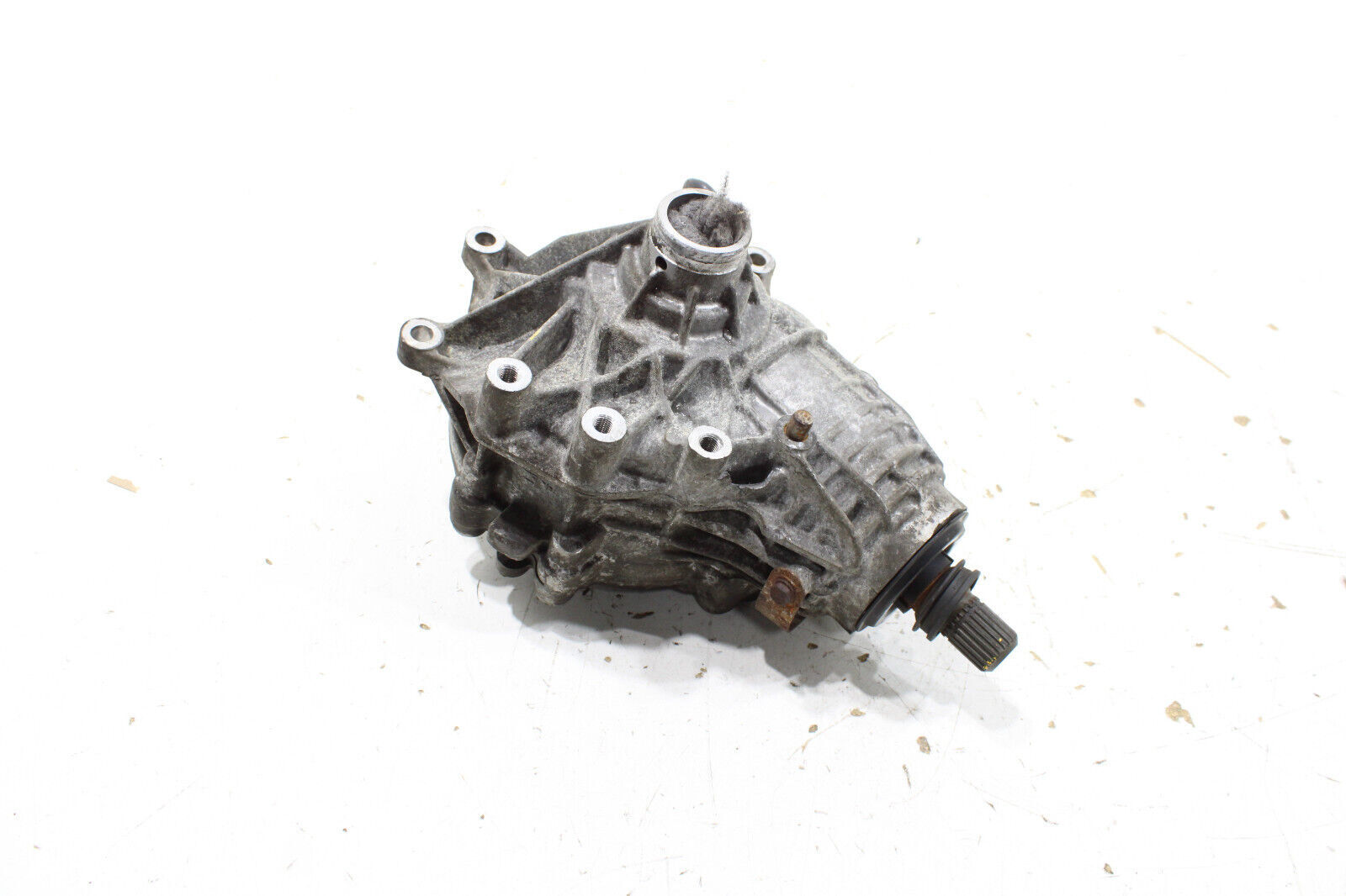 2017 - 2020 MASERATI LEVANTE 3.0L AWD FRONT DIFFERENTIAL AXLE CARRIER OEM