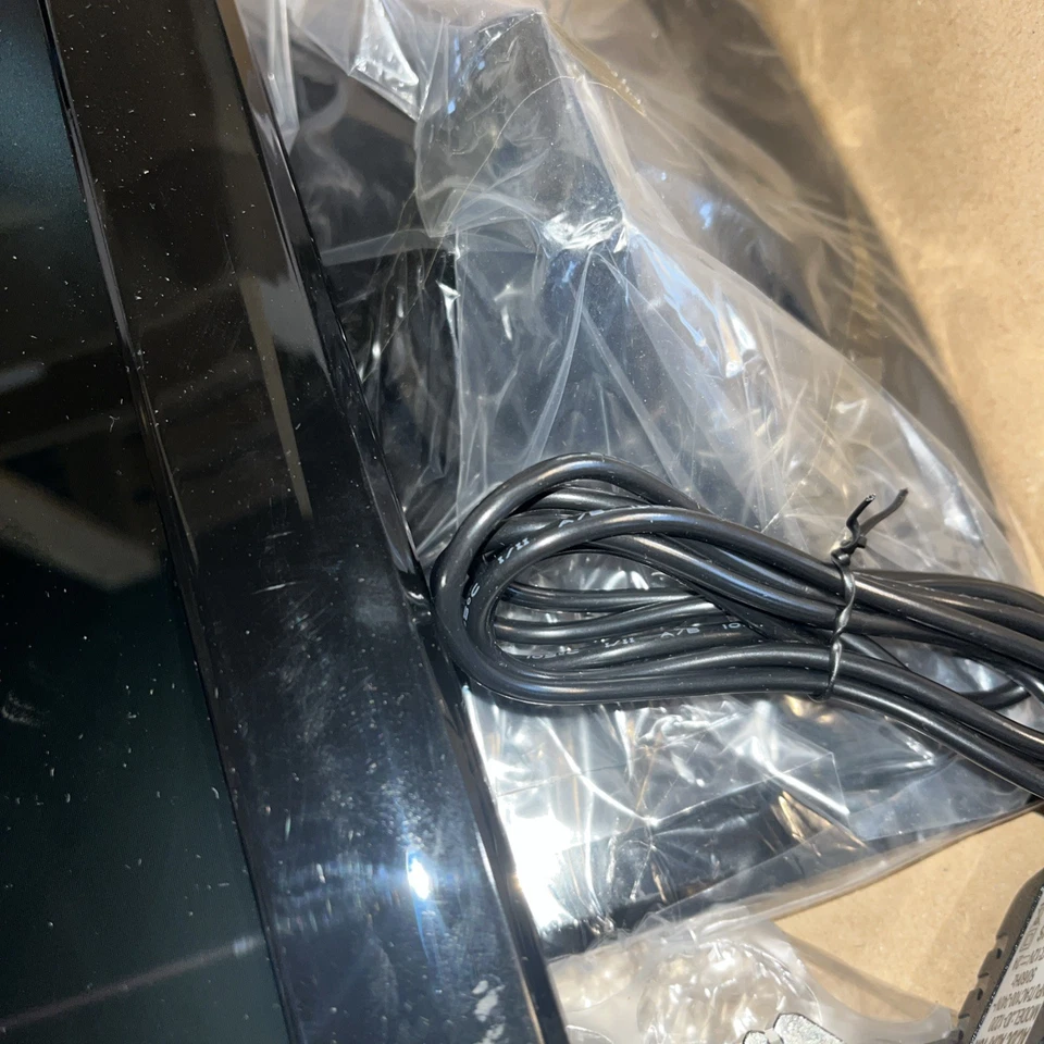 Small 12V /240V CURTIS LEDV1530UK-BLACK 15" TV/DVD for CARAVAN OR CAMPING - Image 3 of 4