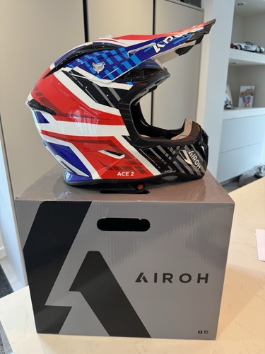 Airoh Aviator ACE 2 Proud Motocross Helmet 2025 Carbon Fiber ECE 22-06 ACU GOLD - Picture 2 of 4