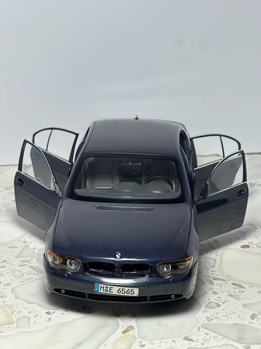 Kyosho BMW 7 Series 1:18 Diecast Model Car Blue Damaged