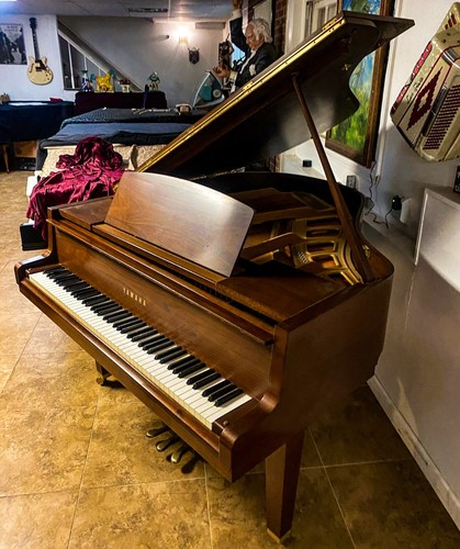 Precious Yamaha GH1 5'3 - baby grand piano
