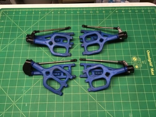 Tmaxx 3.3 usados azules RPM brazos nuevos nudillos Emaxx versiones demasiado anchas Traxxas - Imagen 2 de 9