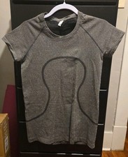 Lululemon Swiftly Tech Short Sleeve Size 8 Black Sparkle Hip Length