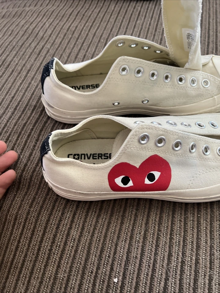 Zapatilla deportiva COMME DES GARÇONS PLAY x Converse Chuck Taylor® corazón oculto talla 9 Foto 3 de 4