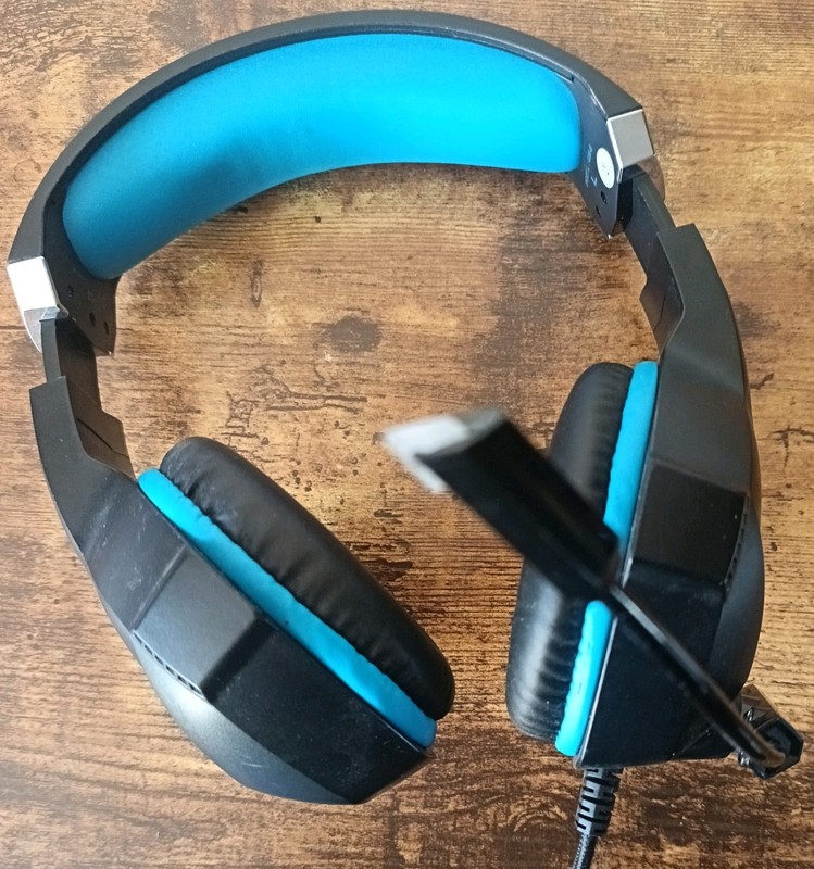 Ozeino ZW1 Gaming headset, blue colour with RGB LED lights