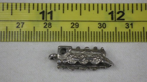 Locomotiva a motore treno charm argento sterling .925 vintage - Foto 1 di 6