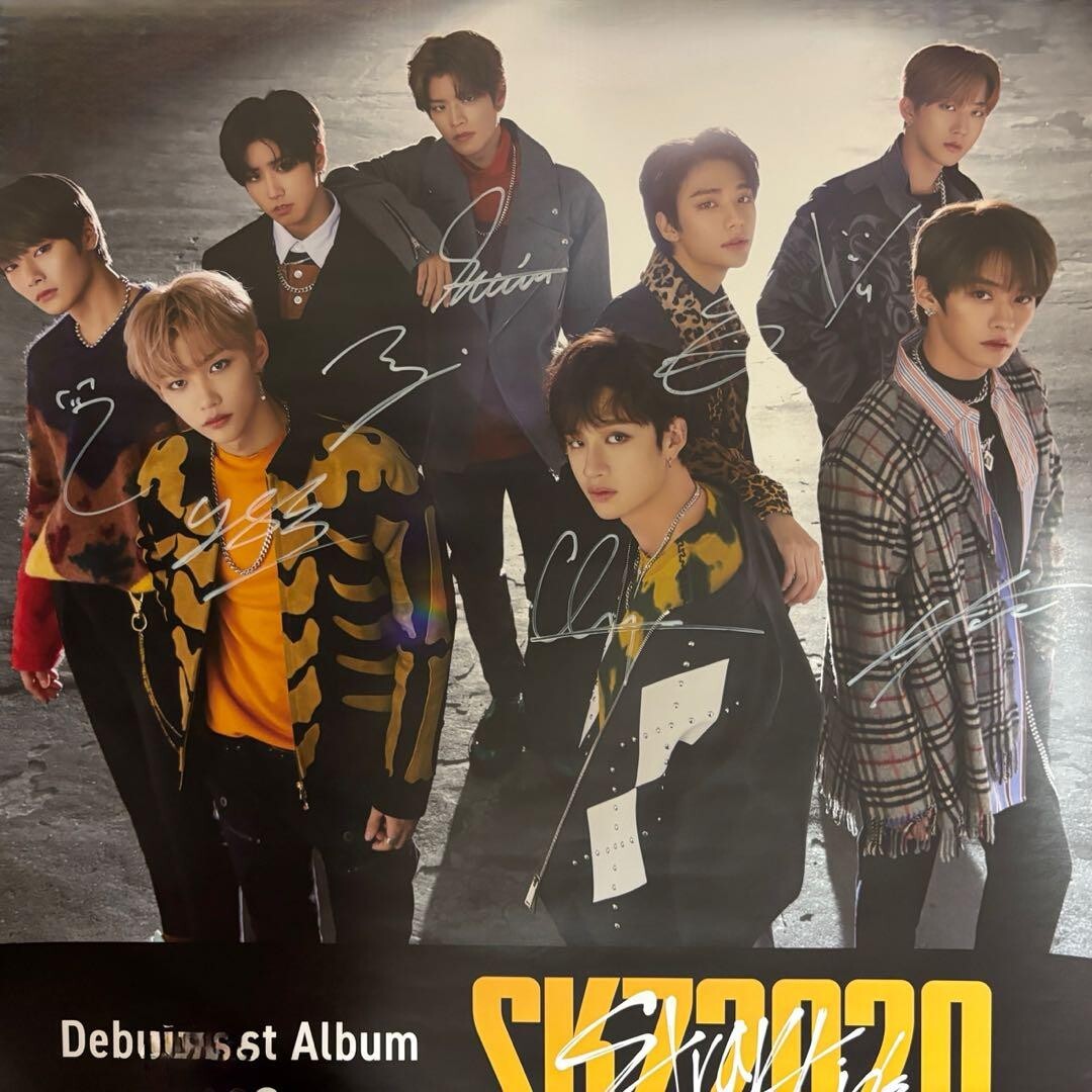 Stray Kids SKZ2020 サイン入りポスター スキズ ?media_id=3811740758093436250 アイドル