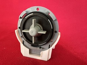 Laugenpumpe - Ablaufpumpe für Waschmaschine AEG L6FL700EX Originalteil A04917701