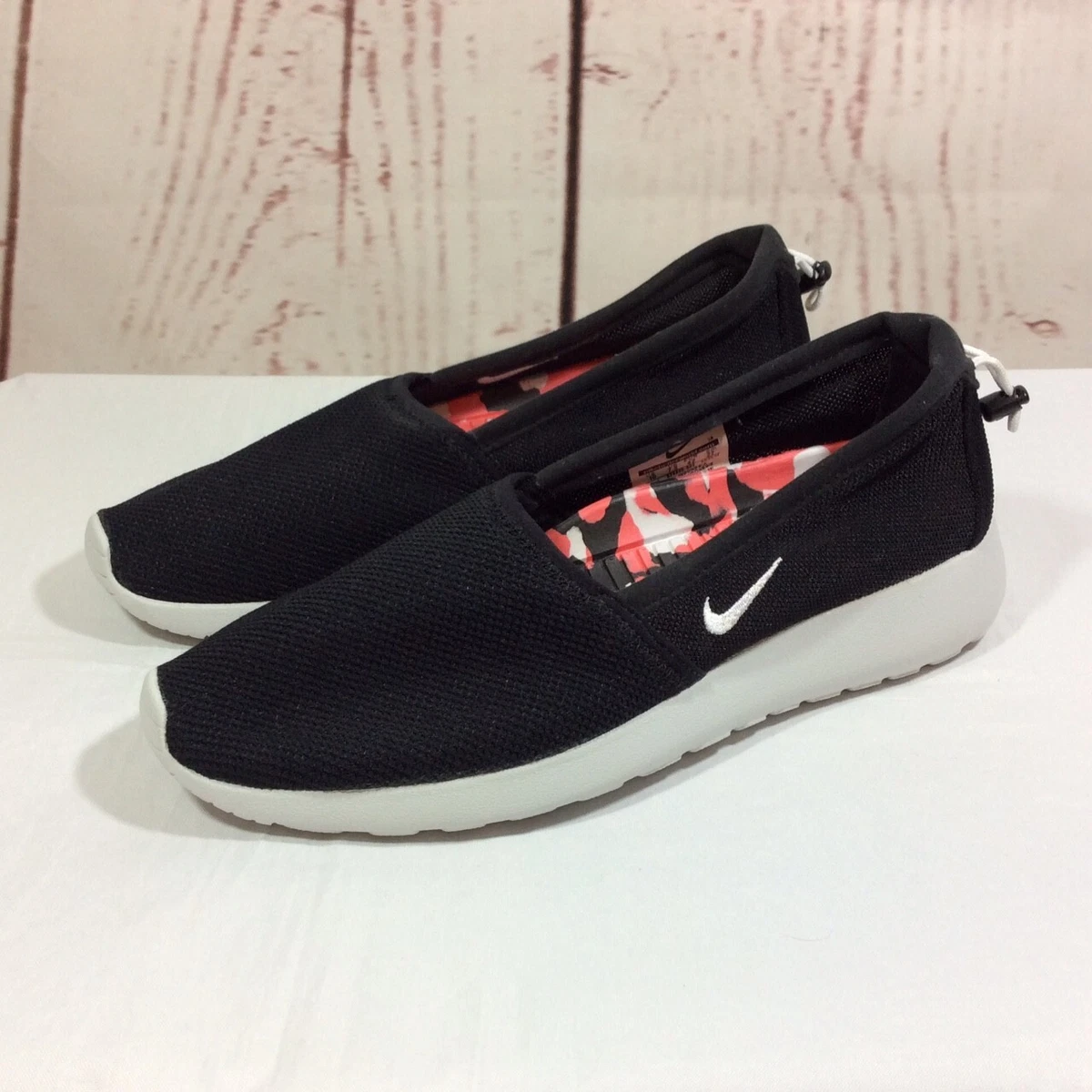 NIKE Roshe Run Slip On Women&#039;s Size 10 Black White Runner Shoes Sneakers eBay