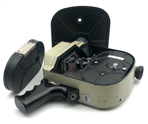Rare Krasnogorsk 16mm KMZ Wind-Up Semiautomat Movie camera with M42 screw mount! - Picture 3 of 4