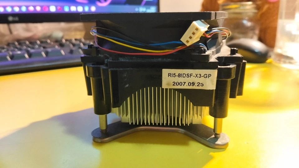 Cooler Master RI5-8IDSE-D3-GP ventola 4 pin + dissipatore + backplace LGA775 - Immagine 2 di 4