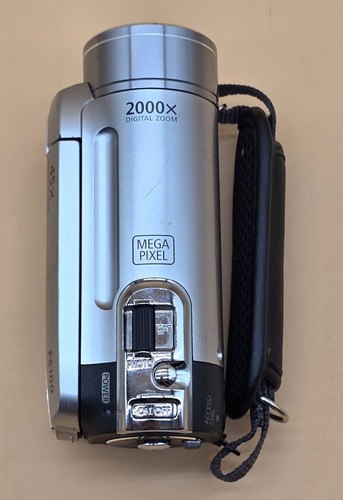 CANON LEGRIA FS100 Digital Camcorder. Silver. No Charger. - Picture 9 of 12