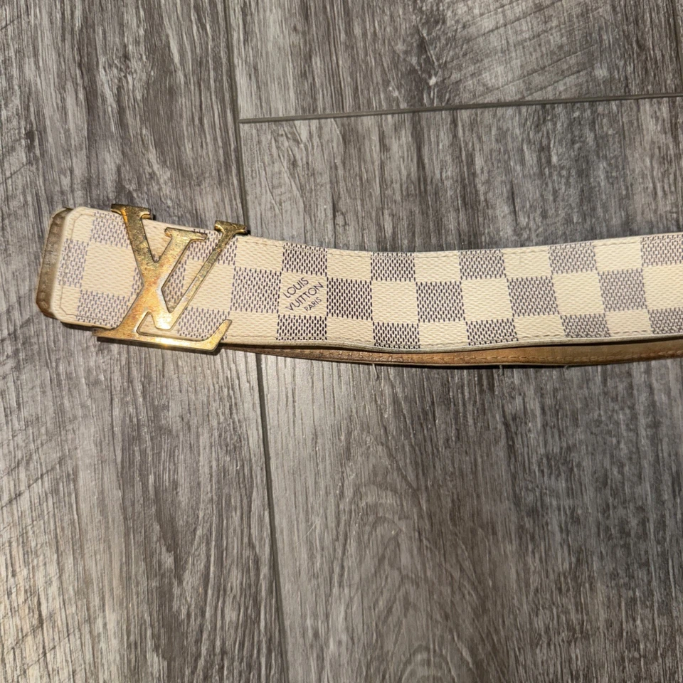 Cinto de couro branco/ouro Louis Vuitton Damier Azur tamanho 100/40🤍 100% autêntico! - Imagem 2 de 4