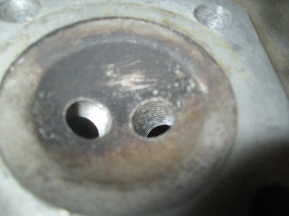 Suzuki 1973 - 1977 RV125 / - 1975 TC125 culata 11111-27300 / 1111-27302 Foto 3 de 4