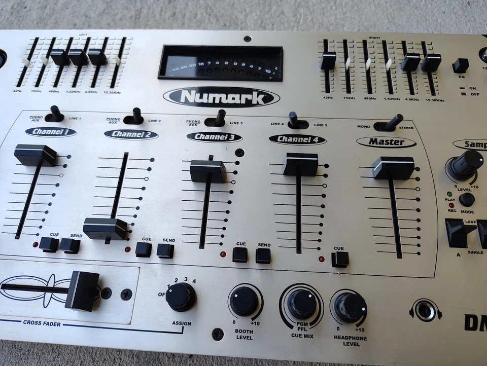 Numark DM1295 4-Channel Rackmount DJ Mixer Digital Sampling With Mic And Light - Image 3 of 4