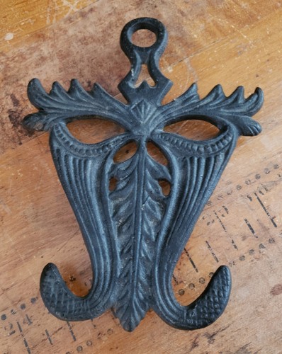Two Vintage Ornate Cast Iron Trivets - Bild 3 von 4