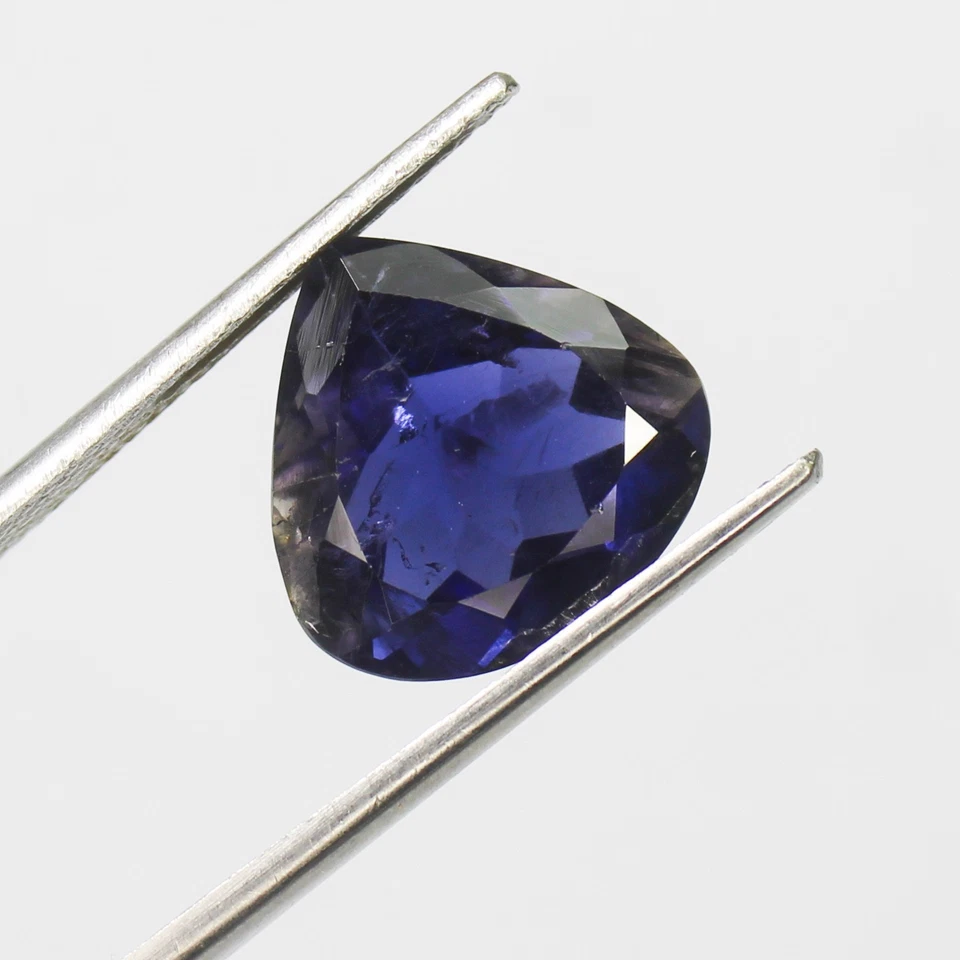 Natural Blue Iolite Piece In Heart Shape 5.45 Carats Piece 13x13x6 mm - Image 2 of 4