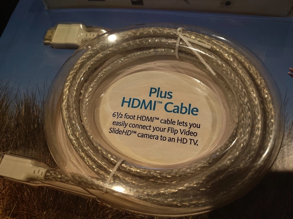 Flip Video Slide HD S1240W 16GB White/Silver USB Videocam Podcasts Cisco NEW NIB - Image 4 of 4