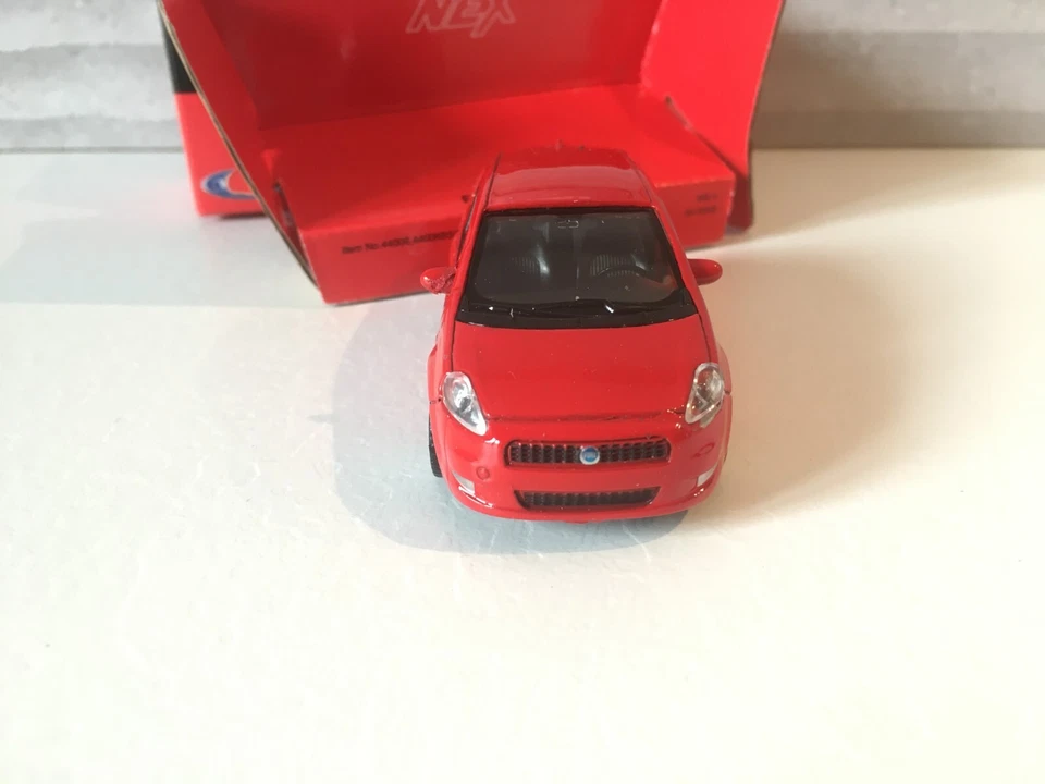 FIAT GRANDE PUNTO 3 porte 1/43 WELLY NEX automodello modellino METALLO rossa - Immagine 2 di 4