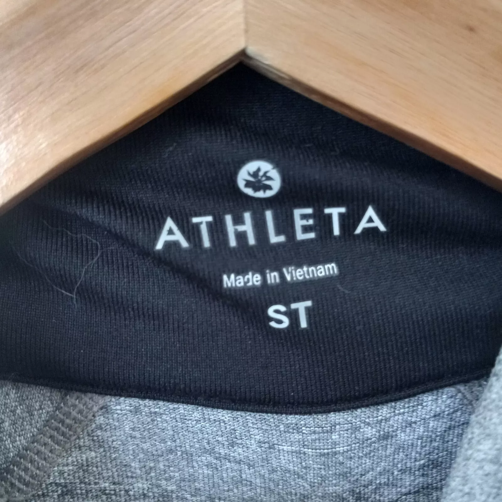 athleta long sleeve pullover polyester spandex shirt