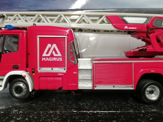 SCANIA AVEC GRAND ECHELLE MAGIRUS
