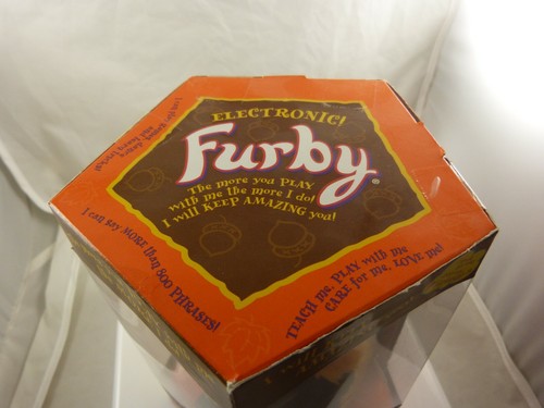 Witch Furby edición limitada negro naranja tigre El. Edición Especial Limitada Halloween Como Nuevo - Imagen 6 de 7