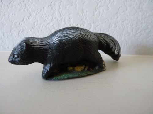 Realistic SKUNK Ceramic Figurine Textured Painted L5"
