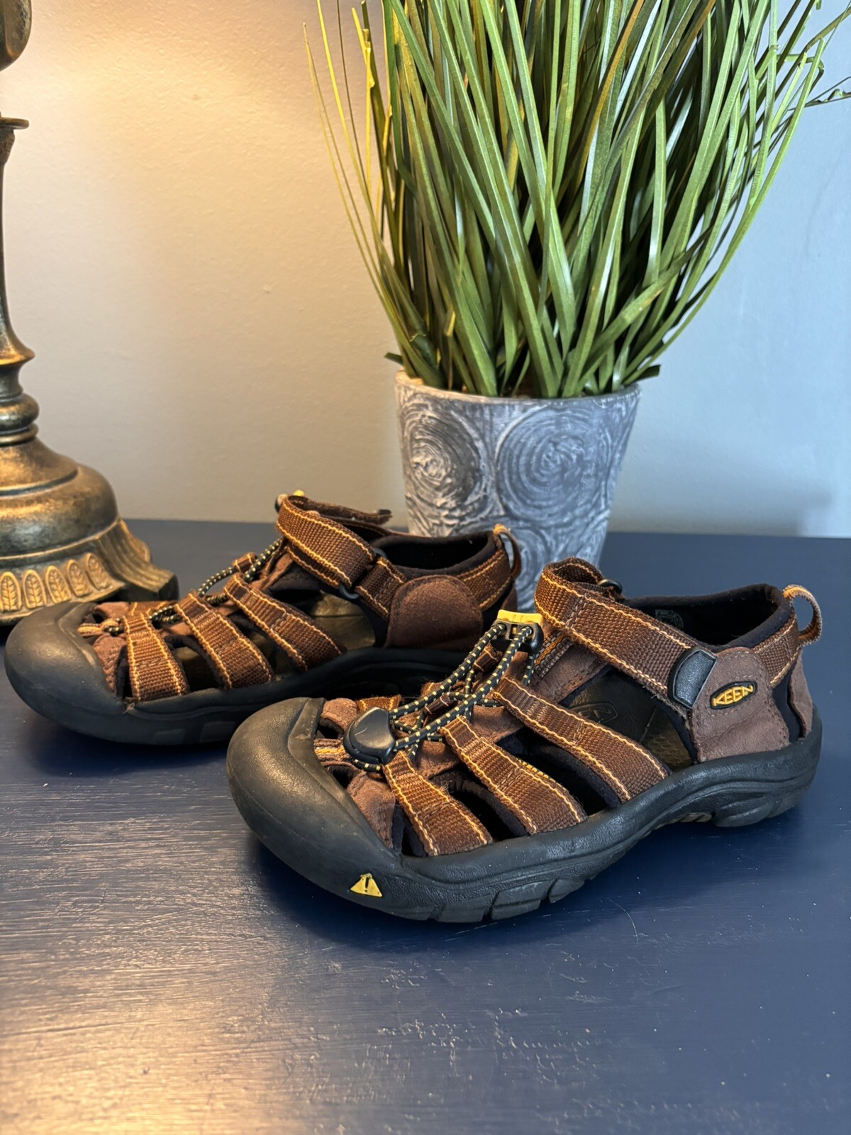 Sandali da trekking Keen marroni e marroni Newport H2 scarpe da acqua outdoor bambini grandi taglia 5