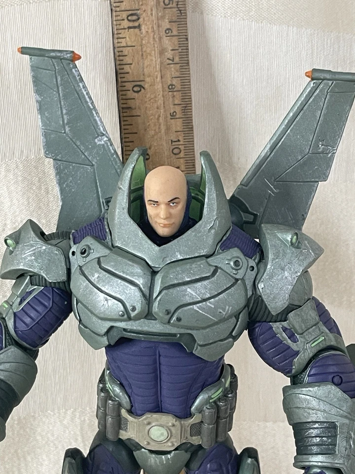 Boneco de ação DC Collectibles Lex Luthor New 52 Deluxe blindado - Imagem 2 de 3