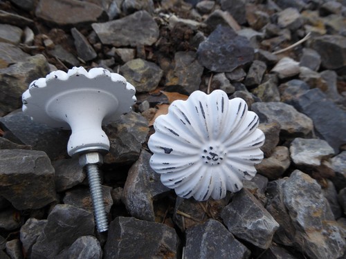 Distressed White Metal FLOWER Knob Drawer Pull Daisy Floral Cast Iron Home Decor - Picture 6 of 6