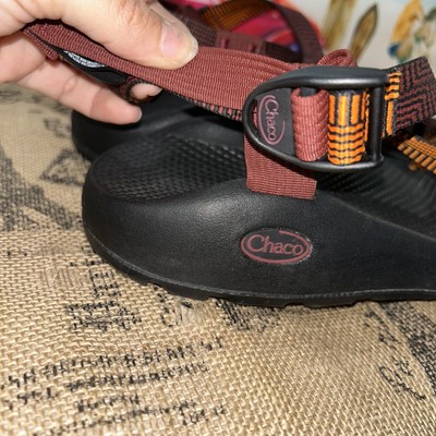 Chaco Men\'S Burgundy/ Black Sandals Size 10 Excellent Condition Chaco Men main image 4