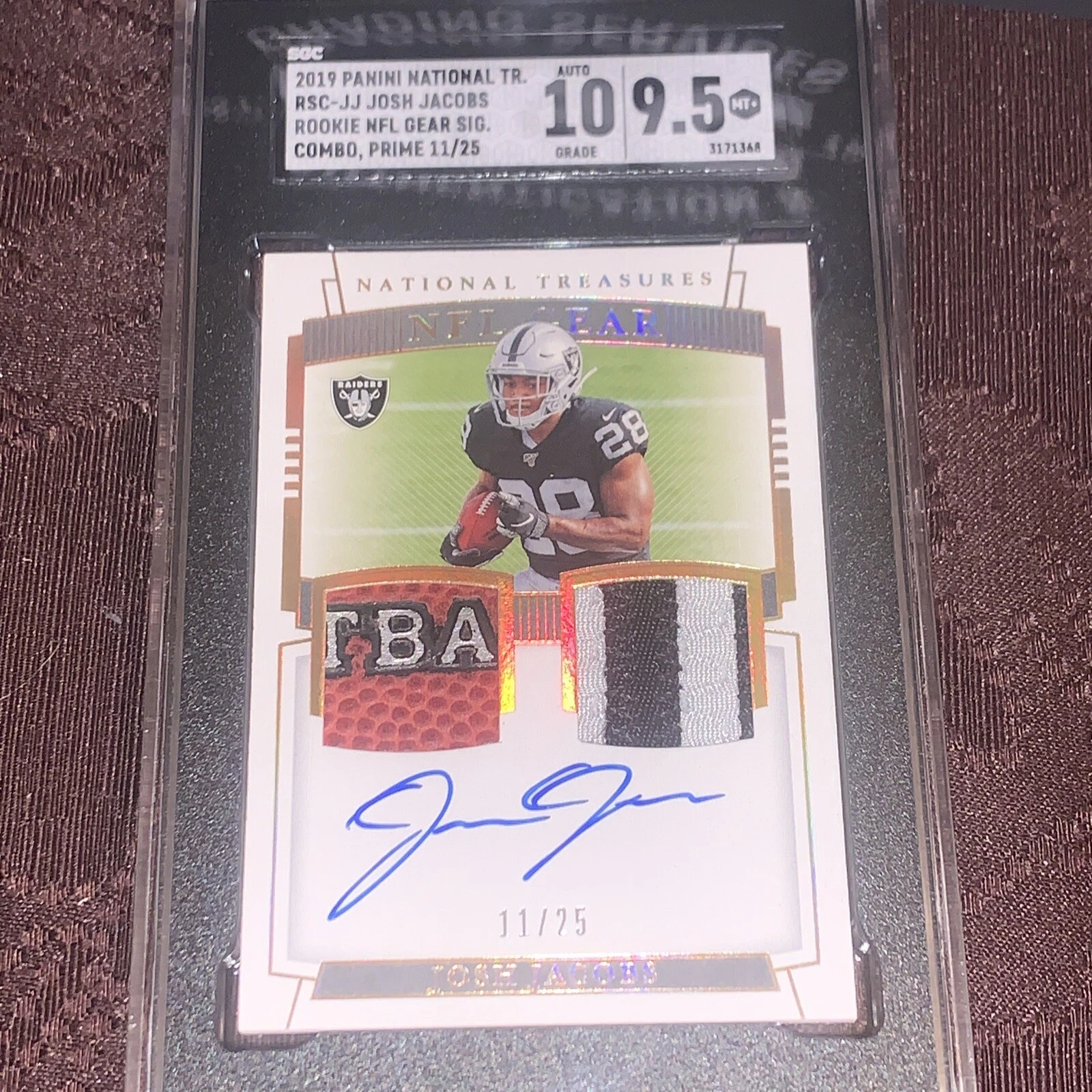 Josh Jacobs Panini National Treasures Rookie NFL Gear Signature Combos #RSCJJ Prime