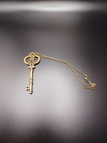 Queen Skeleton Key Necklace Large Skeleton Key Necklace Vintage Style Jewelry Q - Picture 5 of 9