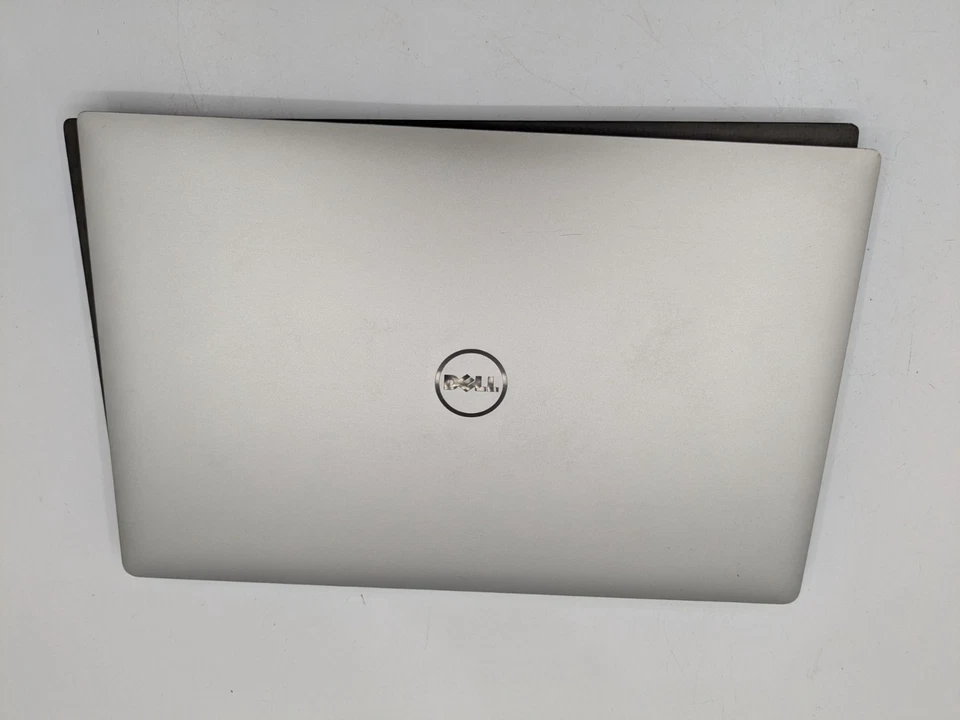 Dell XPS 15 9550 15.6" Display Intel Core i7-6700HQ 2.60 GHz 8GB RAM Laptop Foto 4 de 4