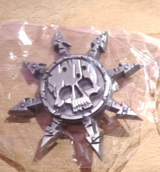 Cadeau Collectionneur Warhammer 40k Pin's Chaos Métal Édition Spéciale 2013