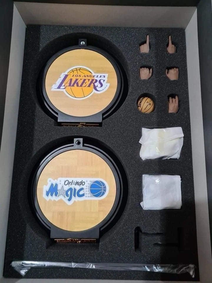 Enterbay NBA Real Masterpiece 1/6 Scale Shaquille O'Neal Duo Pack - Image 3 of 4