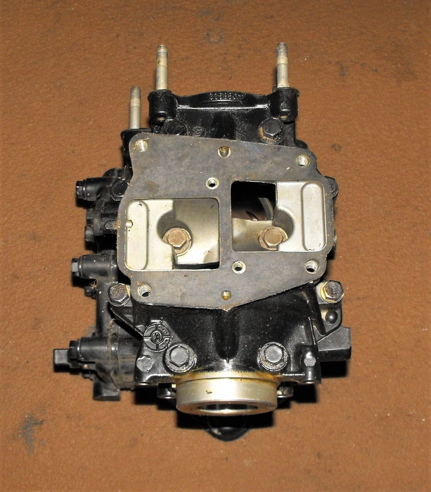 Evinrude 8 HP Crankcase and Cylinder PN 0433930 Fits 1991-1995 - Image 3 of 4