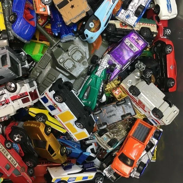 LOTE Die Cast Cars-MATCHBOX,Hot Wheels Lote de 40 SIN BUSCAR Foto 3 de 4