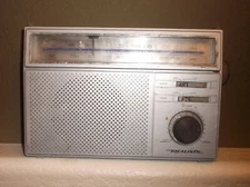 Vintage Radio Shack Realistic Portable AM/FM Radio Model 12-717. Works. 