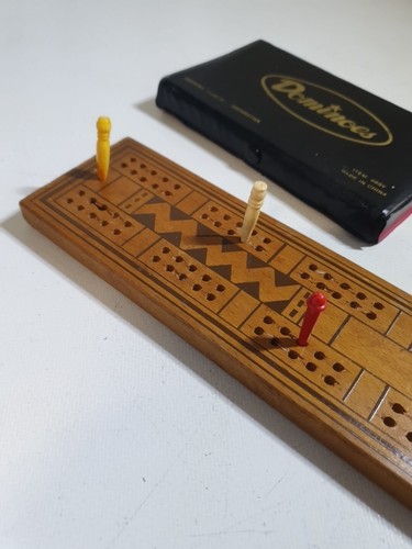 Vintage Cribbage Board With Pins,Mini Dominoes In Case,New Pack Of Royal Cards - Picture 2 of 9