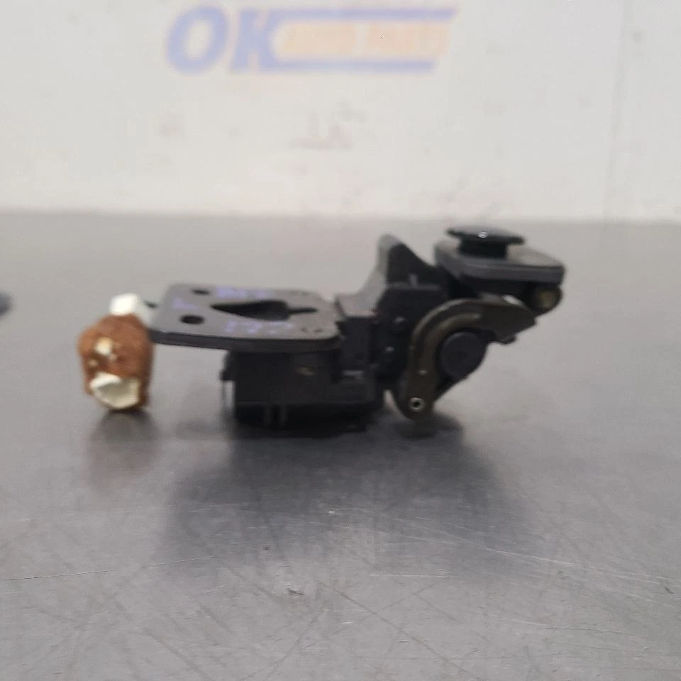 01 2001 LEXUS LX470 QUARTER WINDOW GLASS REGULATOR LEFT DRIVER 8577060020 - Image 3 of 4