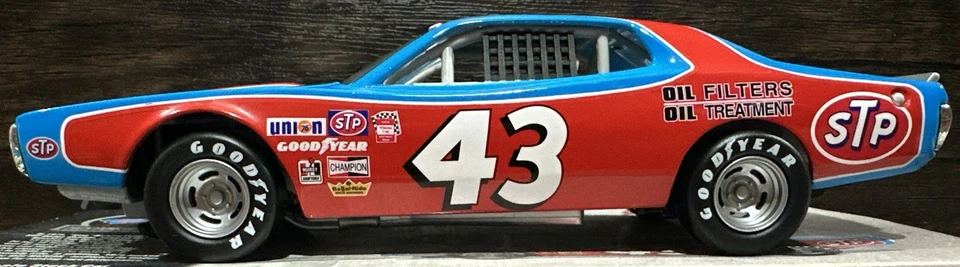 1975 Richard Petty STP Dodge Charger Champion 1/24 Action Historical Nascar - Image 2 of 4