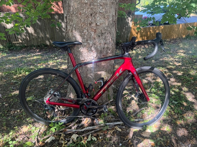 Trek Domane SL6 (2023, 54cm) – Ultegra, Giant SLR 2 Carbon Wheels, 4iiii Power M