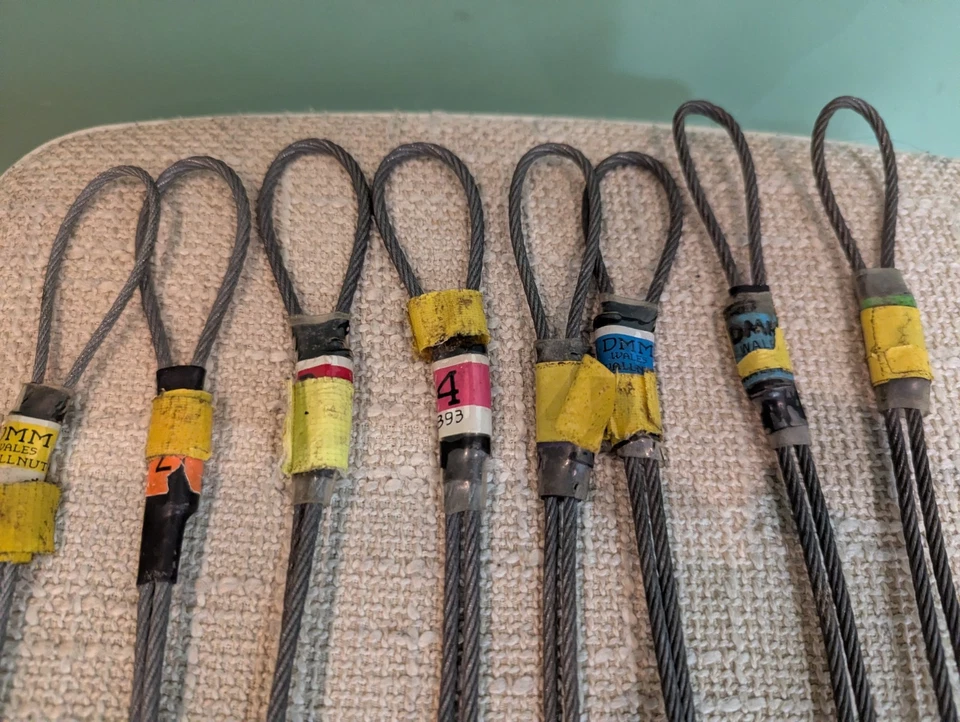 Set of  vintage  dmm climbing nuts - Image 3 of 4